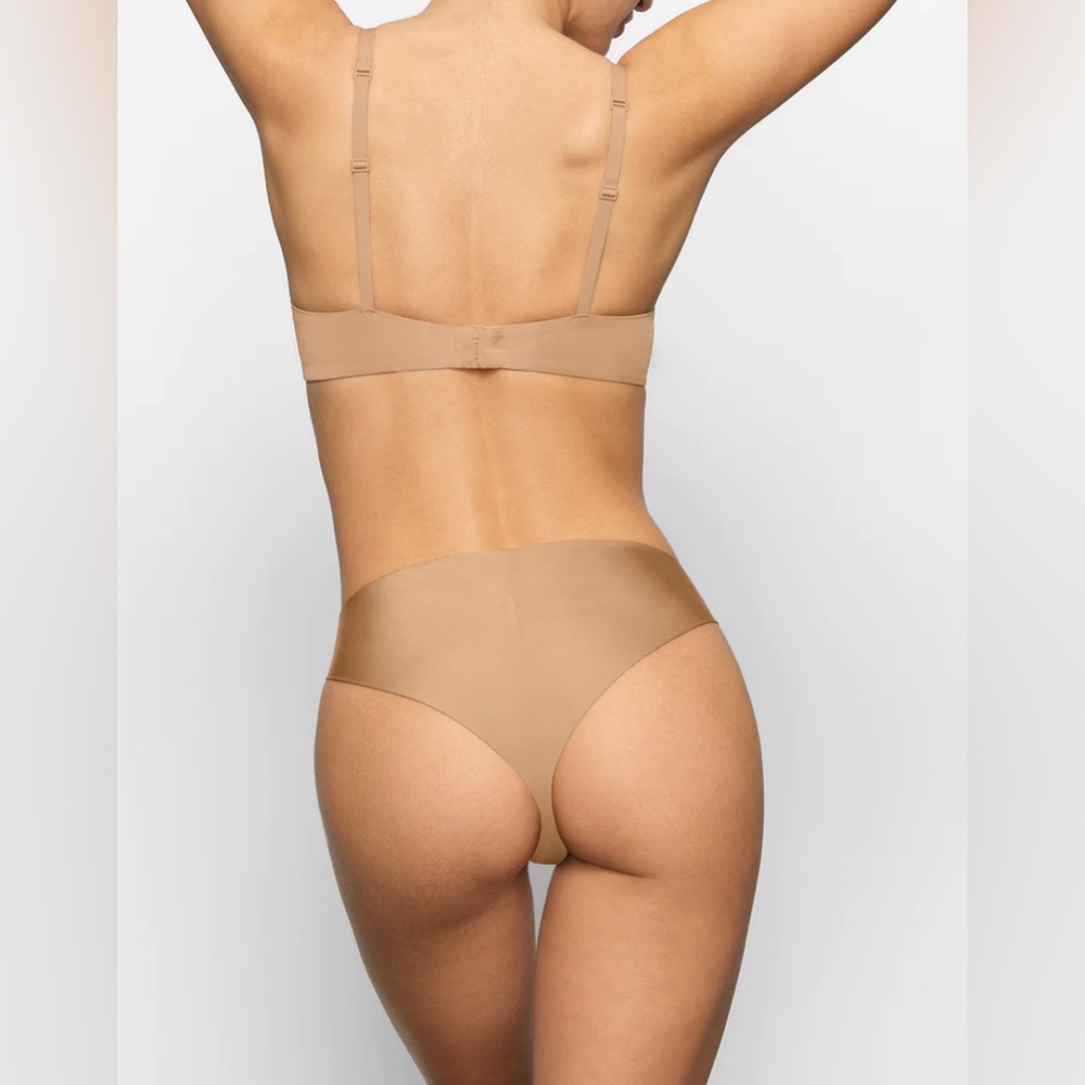 SKIMS Tan Bra wireless push up bra - Picture 2 of 5